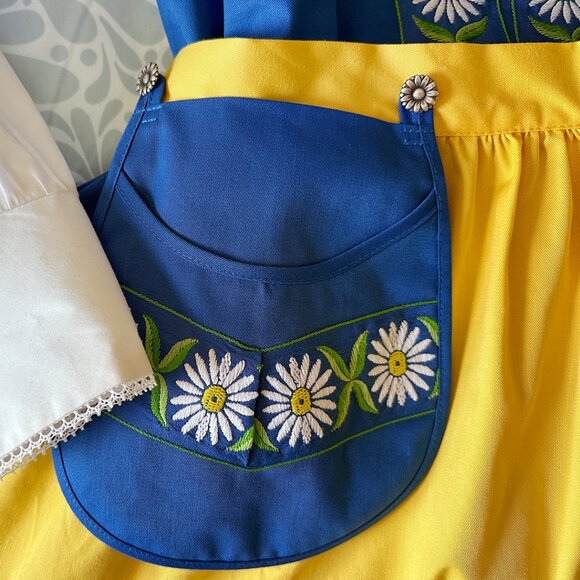 Swedish Folk Dress / Sverigedräkt - Picture 10 of 14